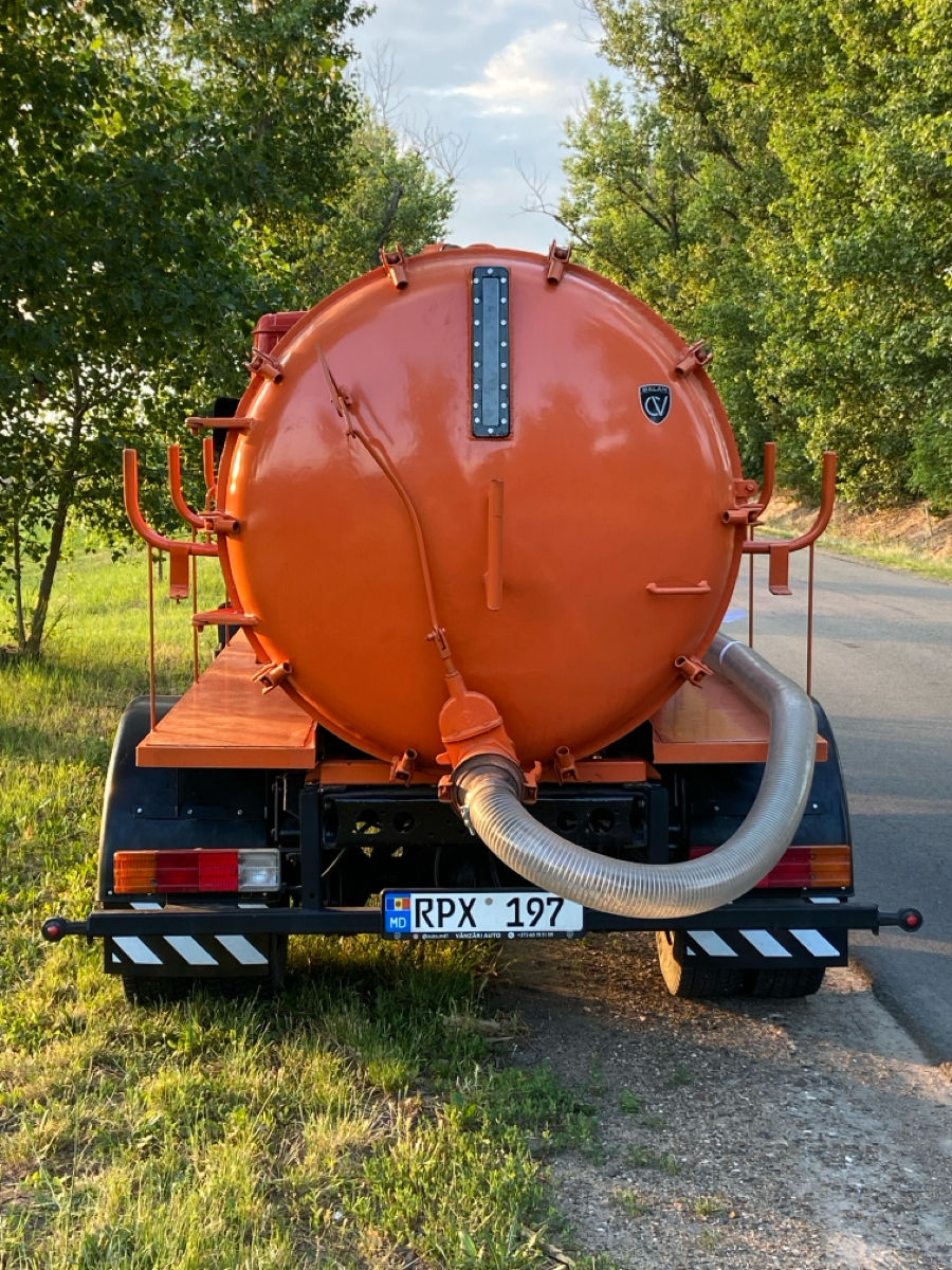 Curățarea gropilor de canalizare  foto 1
