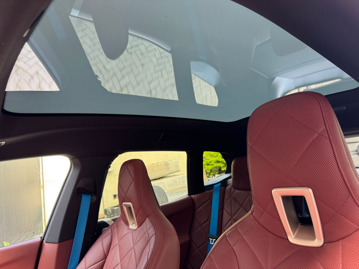 BMW iX фото 13