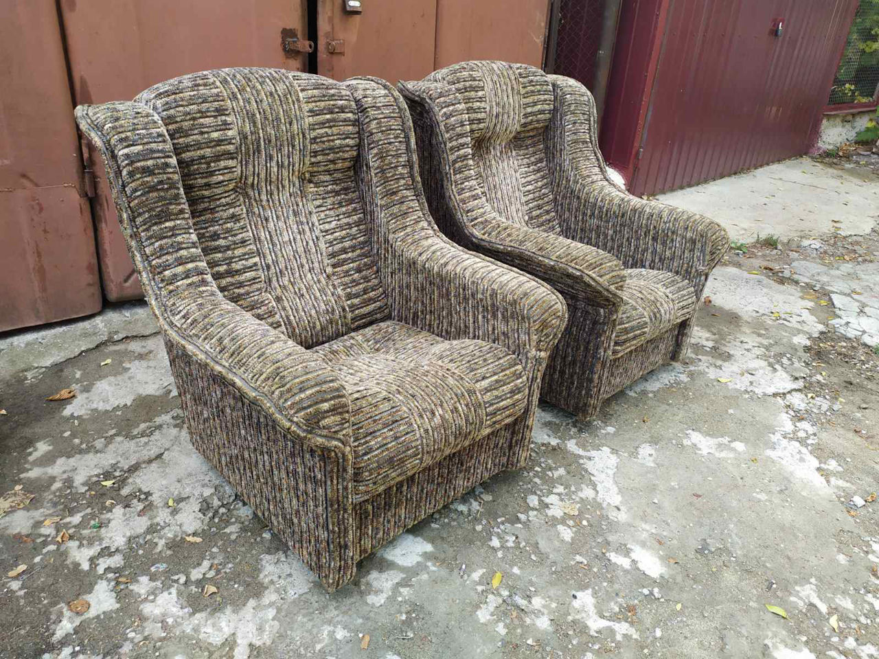 Два нераскладных кресла в хорошем состоянии 400 лей за оба