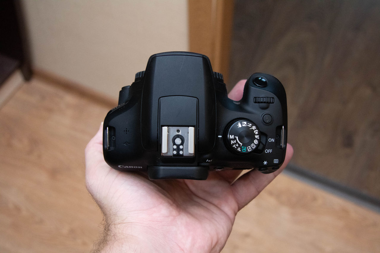 Canon 1300D kit  foto 2