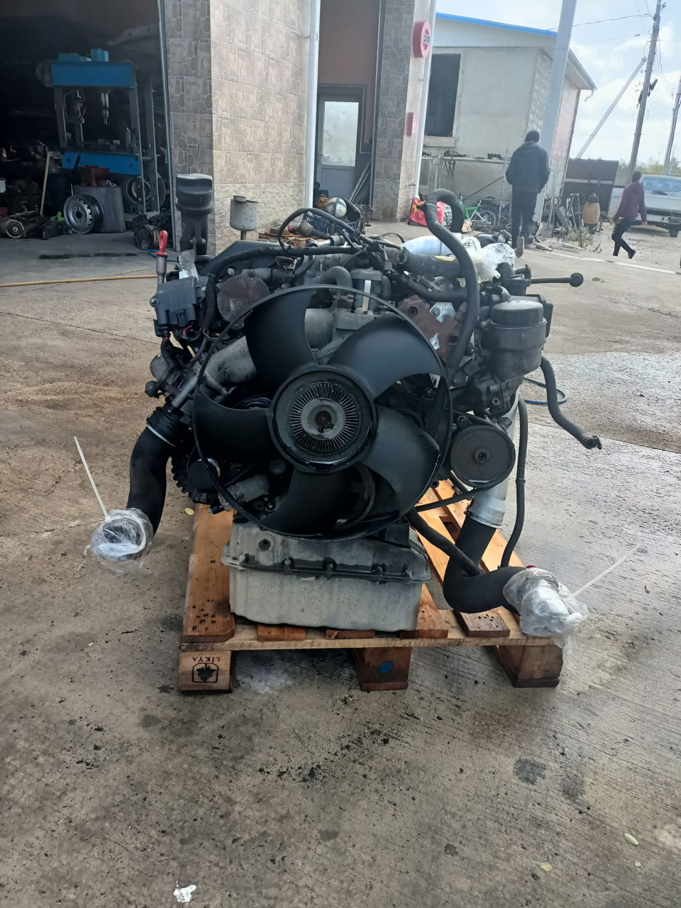 Продам двигатель Mercedes Delfin 3.0 дизель (OM 642) в сборе в отличном состоянии. foto 0