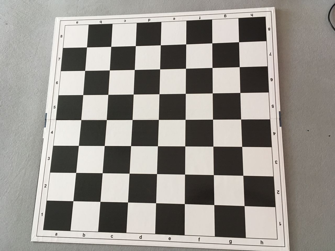 Tablă de şah,standarta,50/50 cm,pliantă,tip mapă,carton tare,laminată Preţ-...