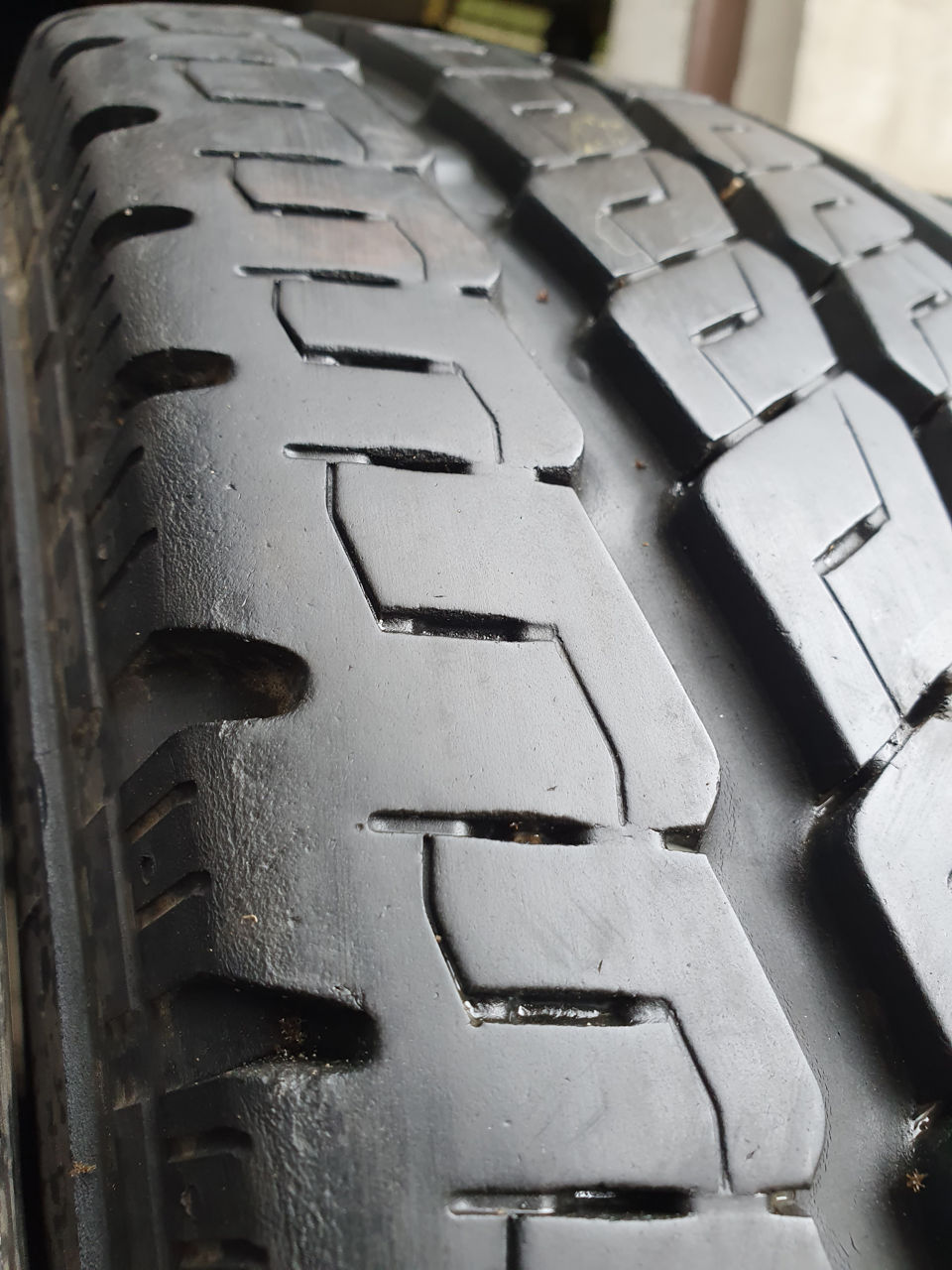 215/75/ R16-c- Continental.