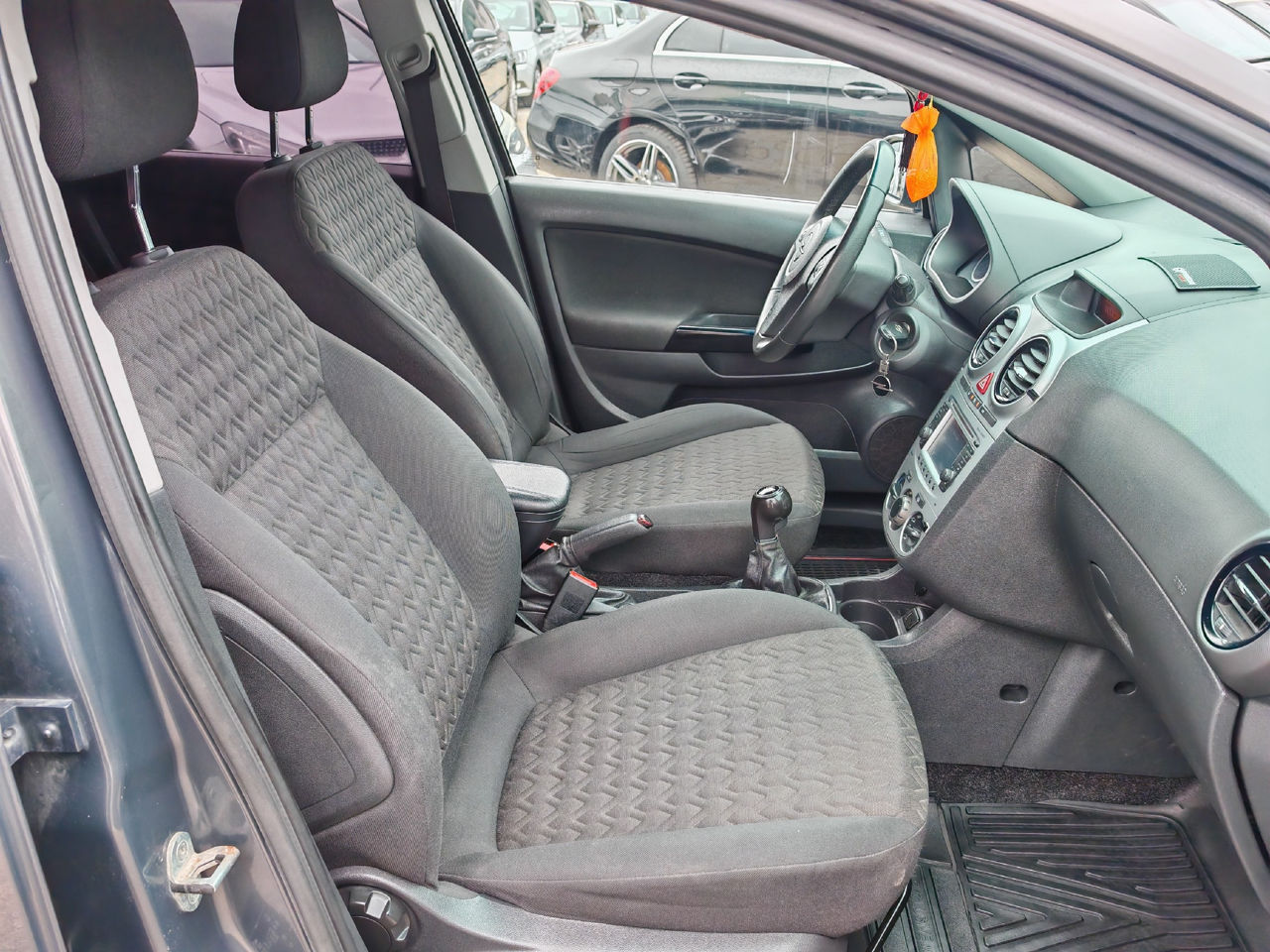Opel Corsa фото 11