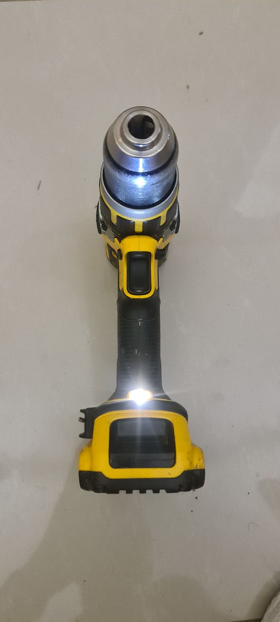 Vind  Dewalt DCD 795 cu baterie de 2.0 AH. foto 3