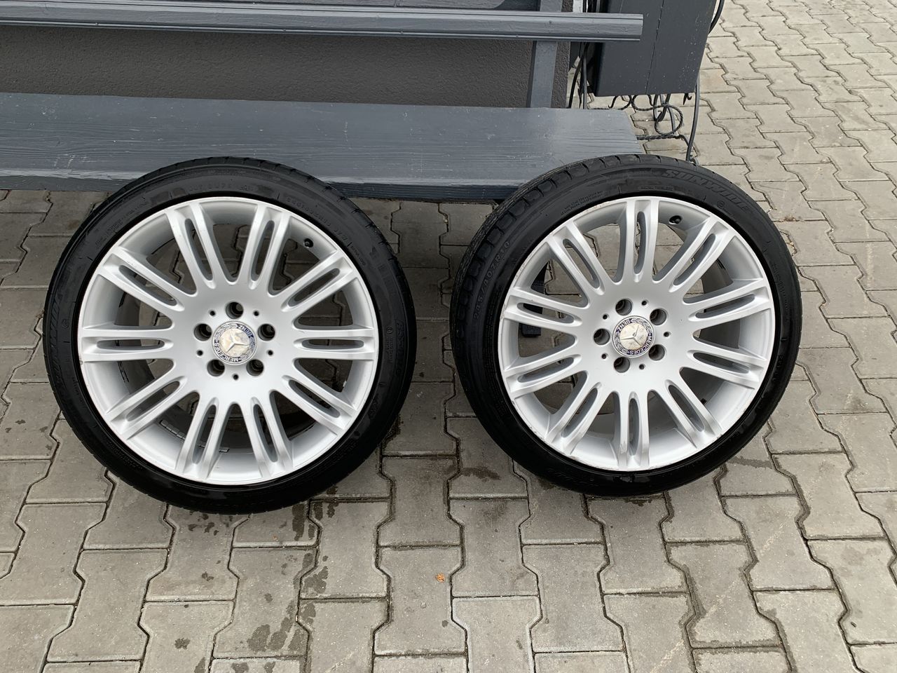 Mercedes r18 245/40