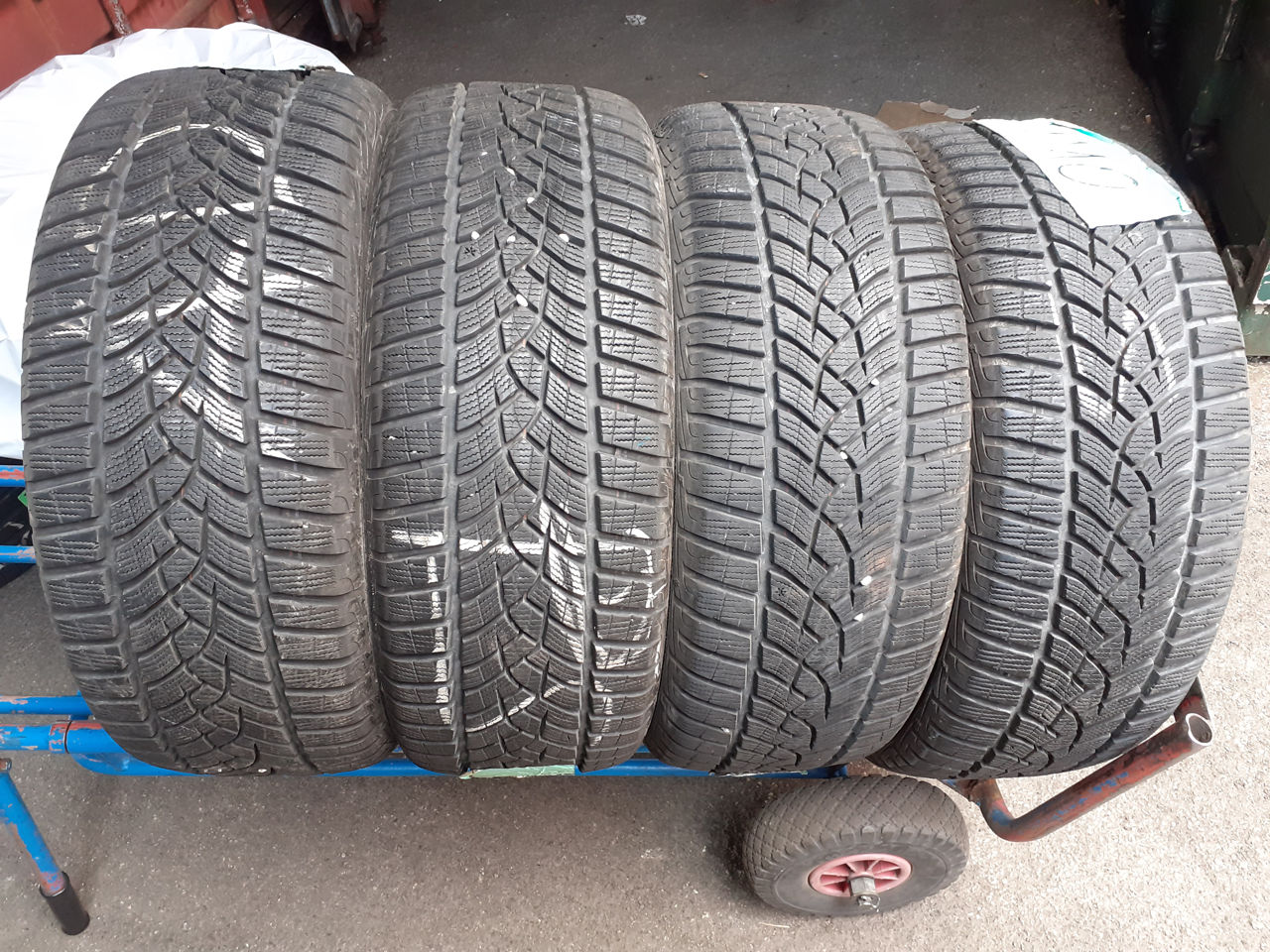 215 50 R17 Goodyear