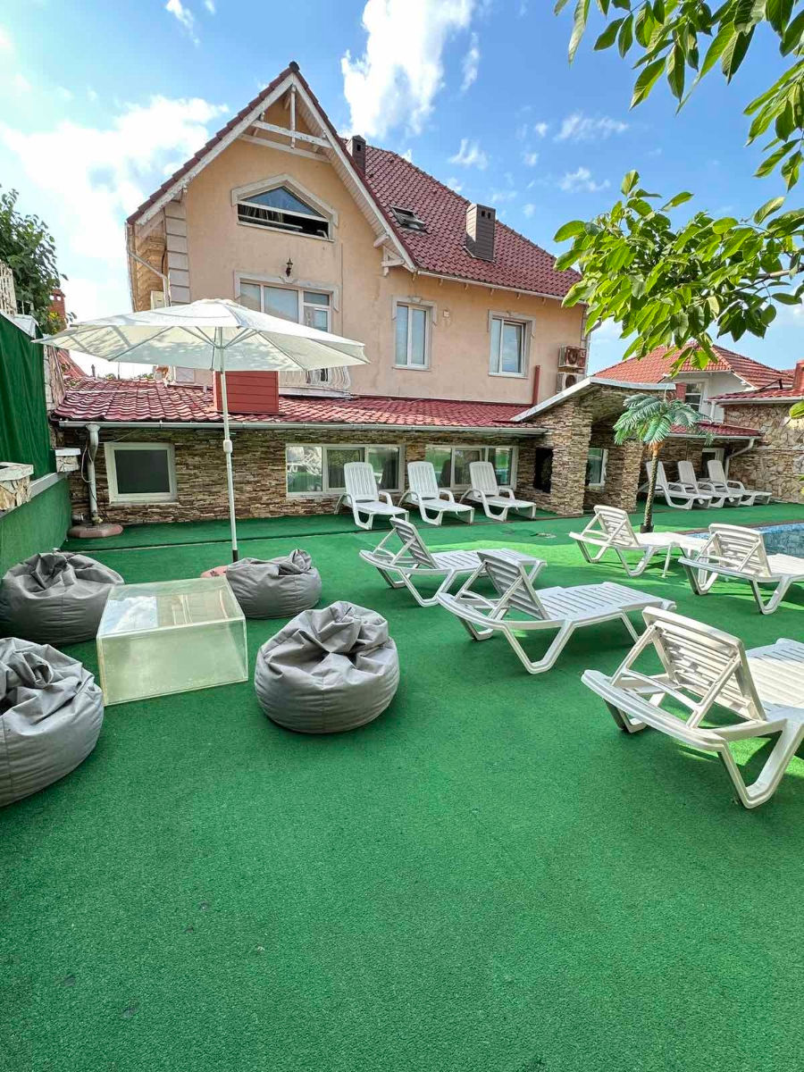 Vila cu piscina foto 6
