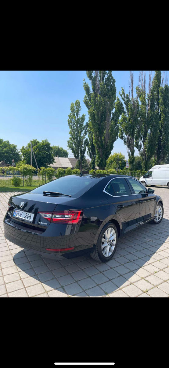 Skoda Superb foto 2