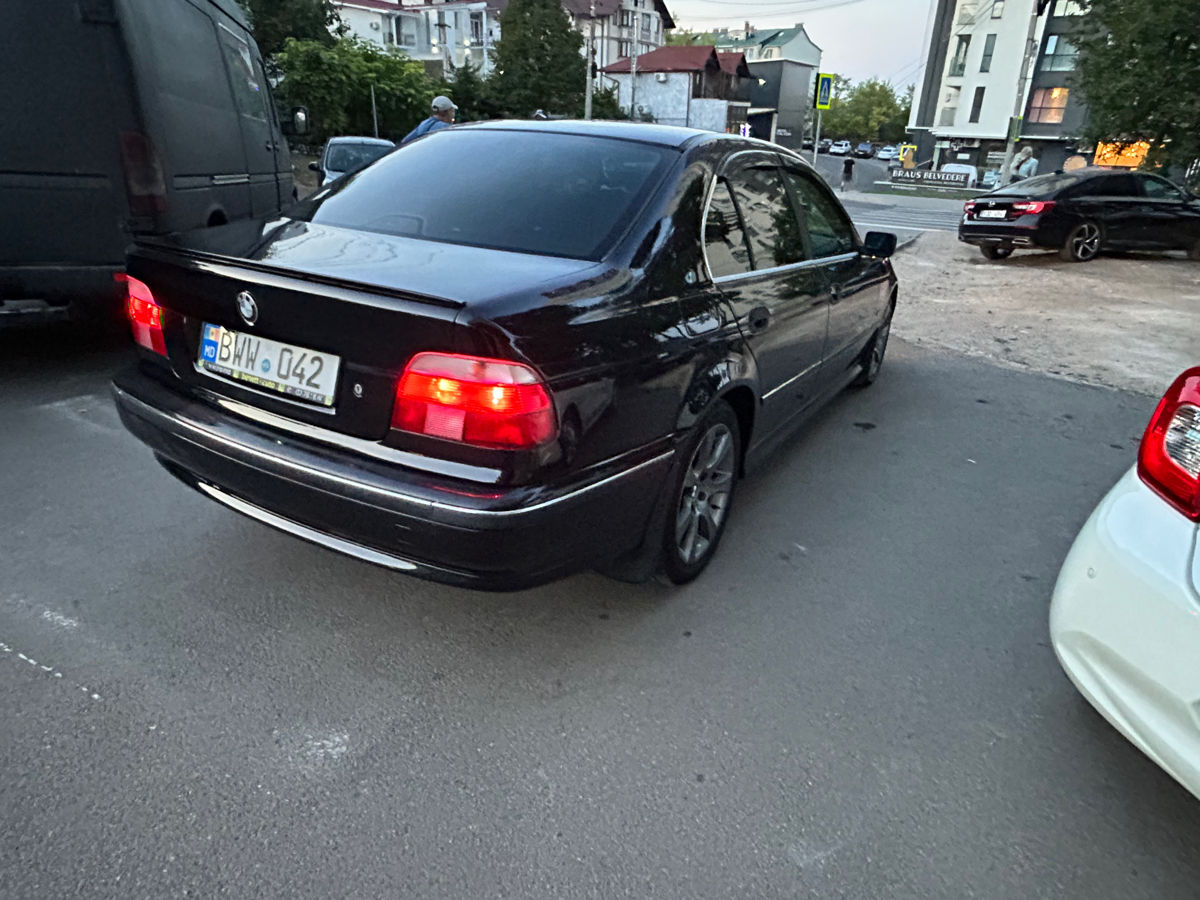 BMW 5 Series фото 8