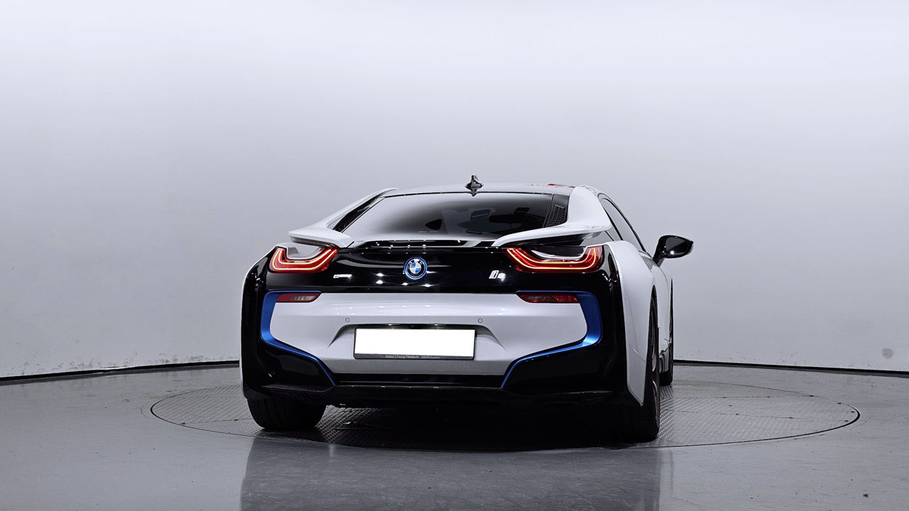 BMW i8 фото 3