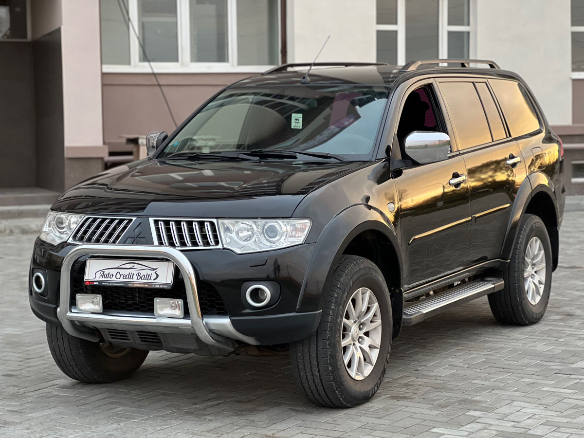 Mitsubishi Pajero Sport foto 2