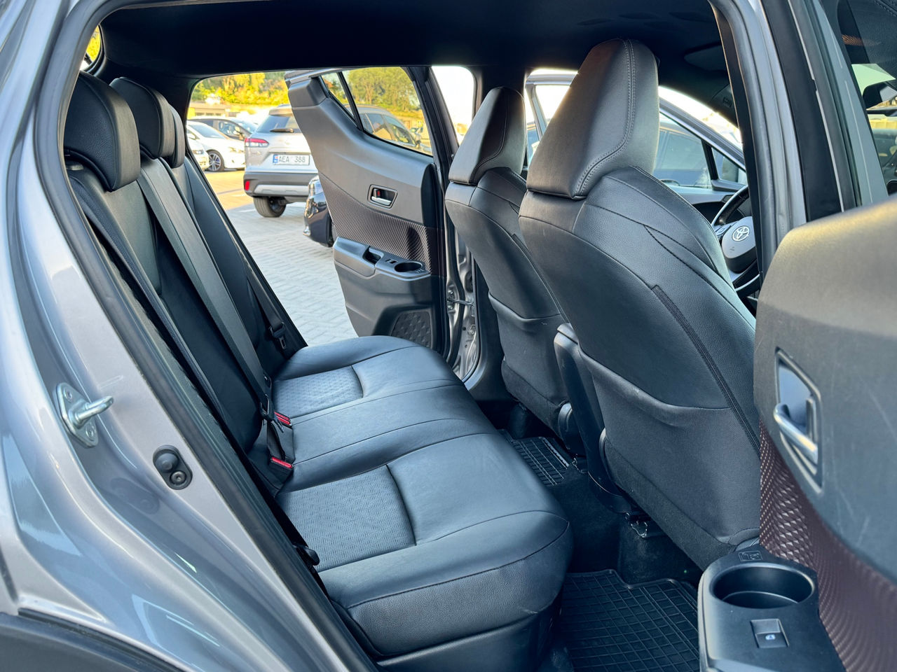 Toyota C-HR foto 15