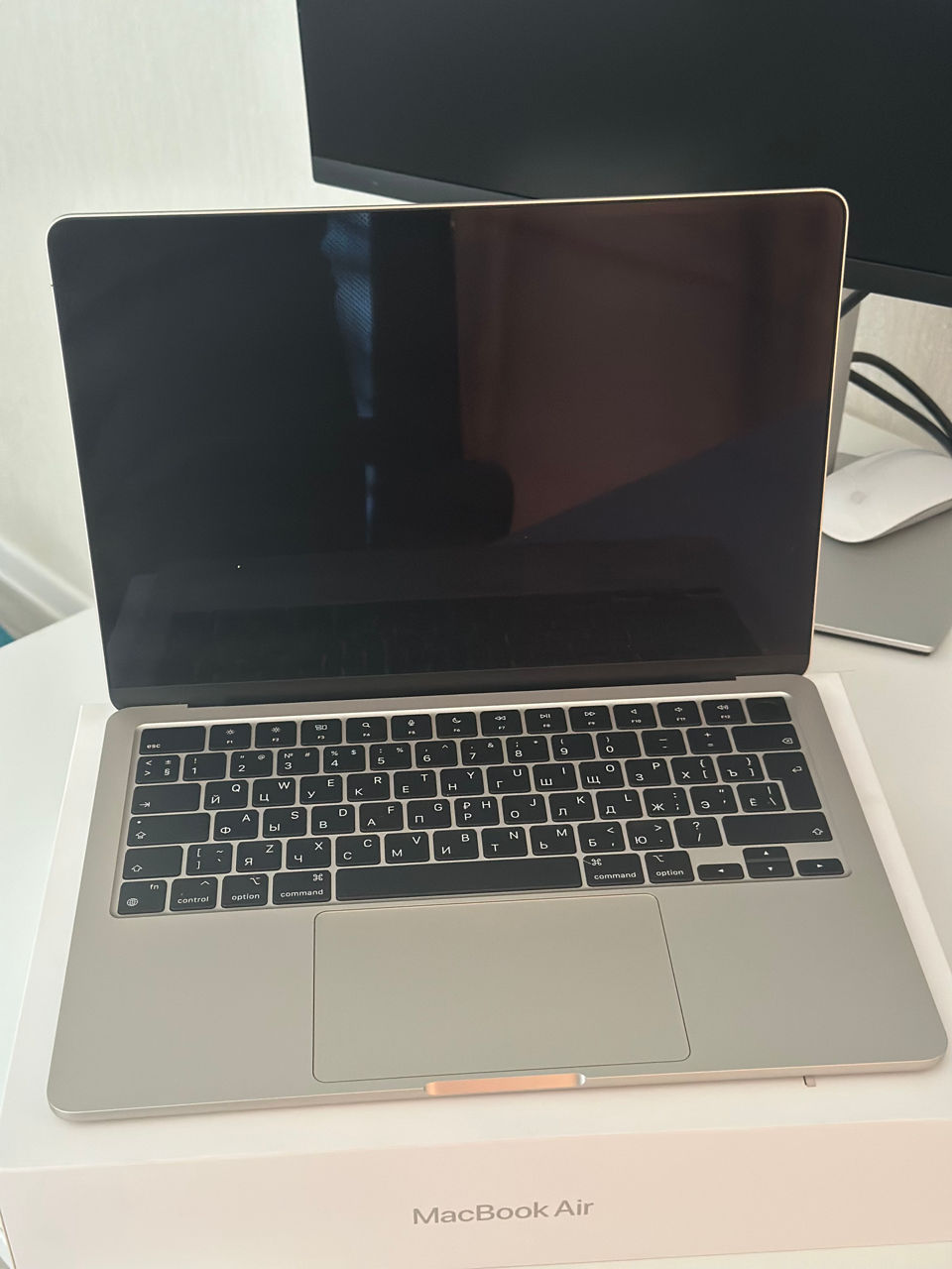 MacBook Air M3, 13 inch, 8/256 GB + Garanție