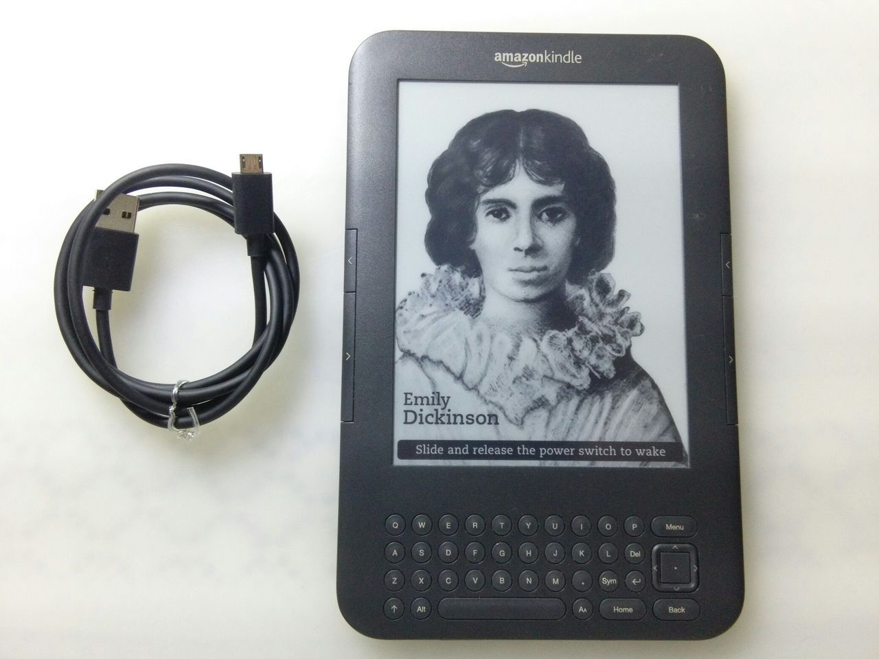 Электронная книга Kindle keyboard, 4 gb, wi-fi + 3 G, mp3 - 650 лeй