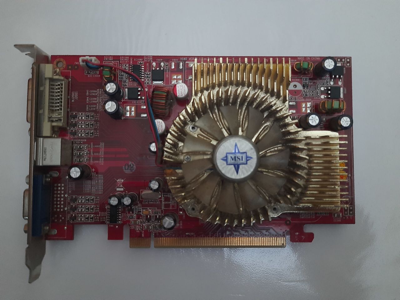 MSI RX1650 XТ T2D256E на Radeon X1650 XТ