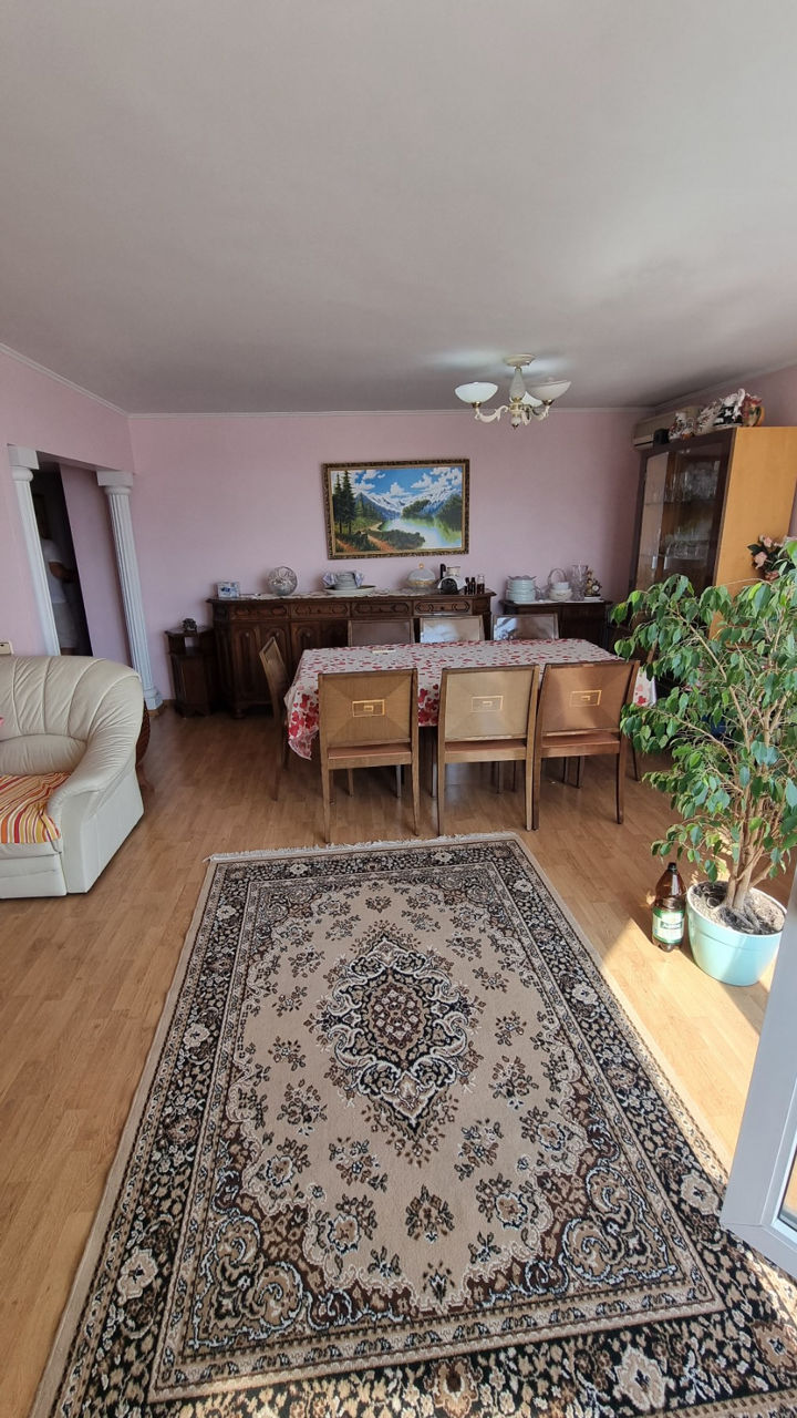 Apartament cu 3 camere, 108 m², Botanica, Chișinău foto 2