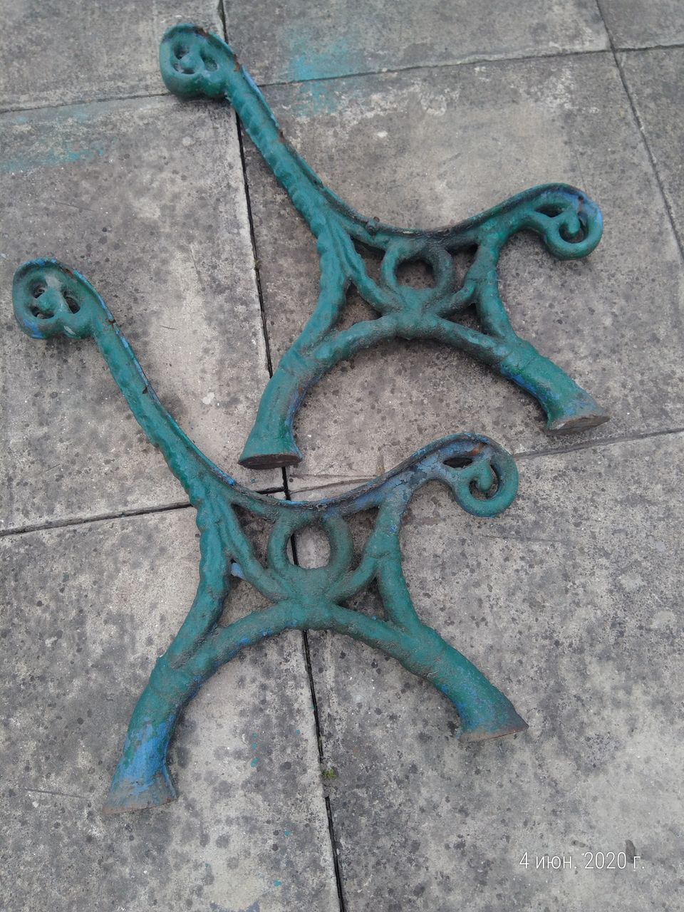 чугунные ножки для лавки 2 шт 600 лей , рельс железнодорожный один ...