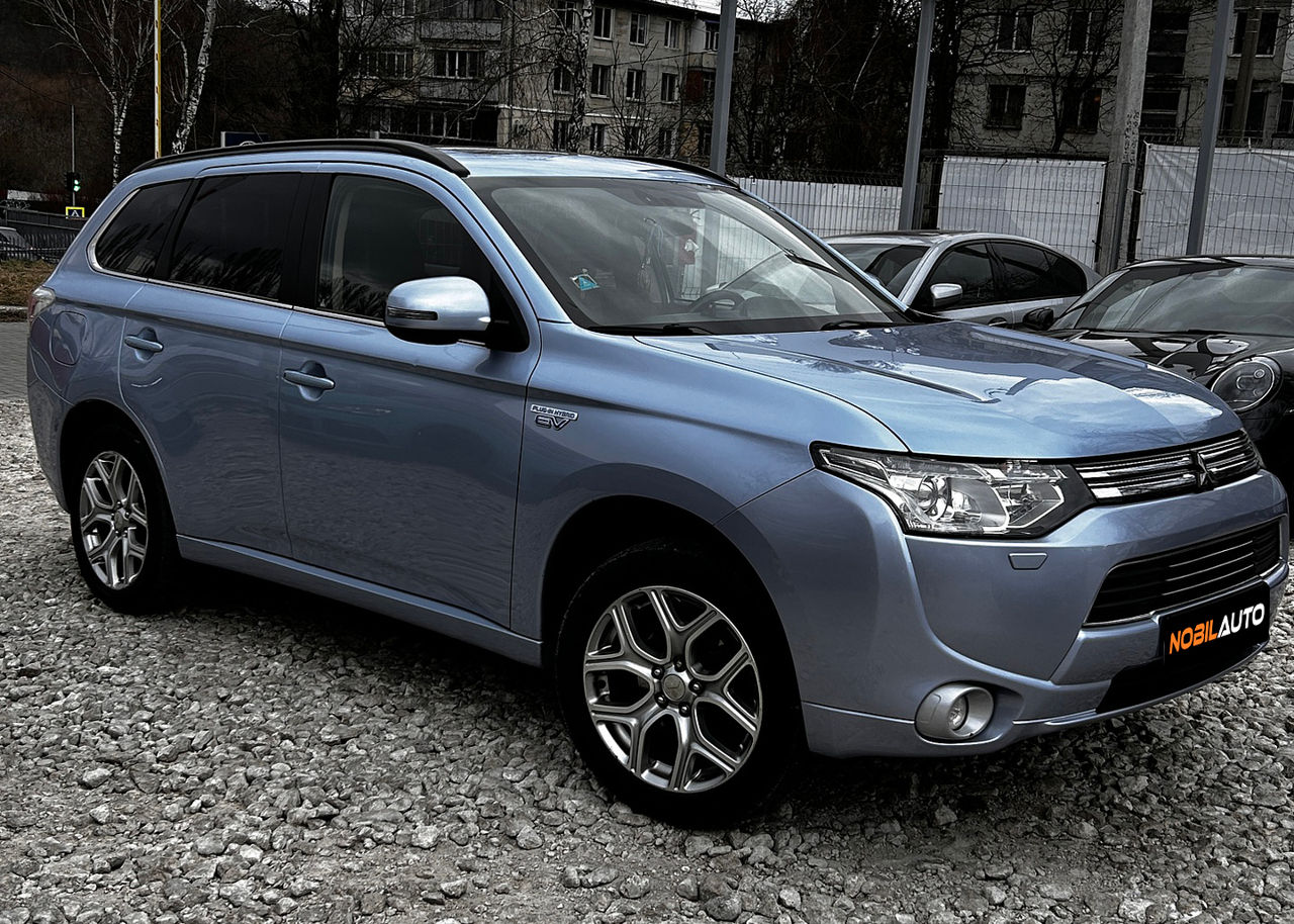 Mitsubishi Outlander foto 1