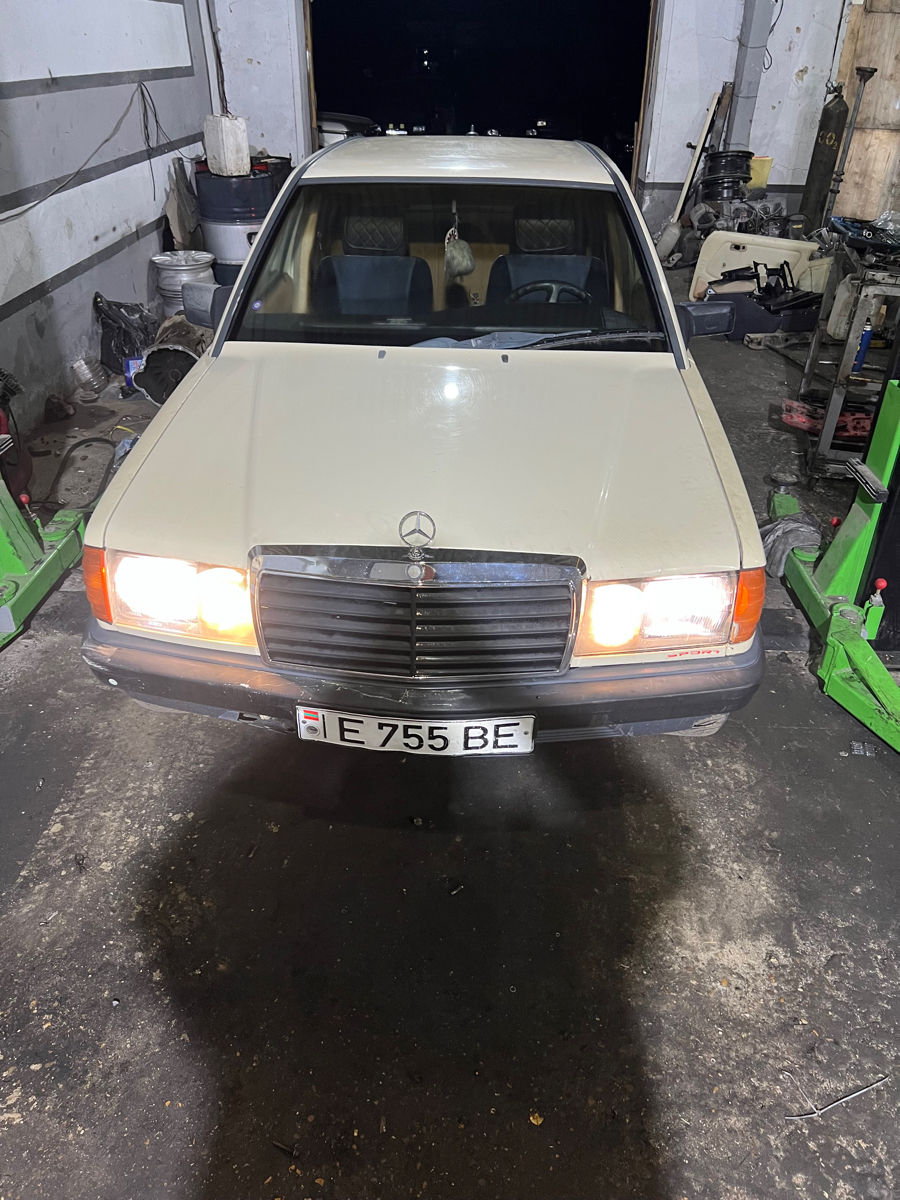 Mercedes 190 foto 1