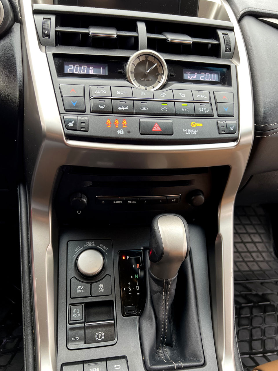 Lexus NX Series foto 11