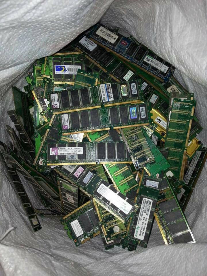 Cumpar  placi de baza de la telefoane  la KG foto 1