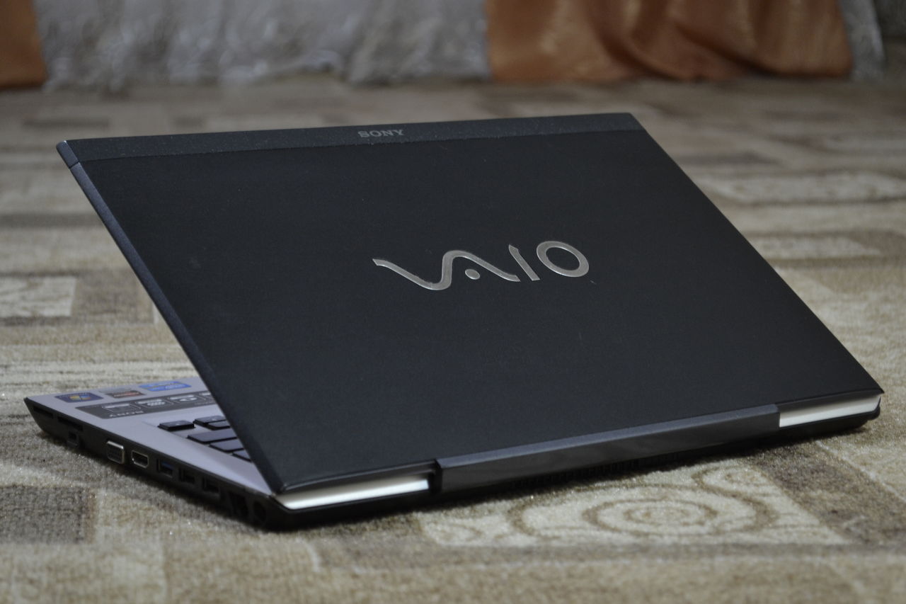 Sony Vaio 14/ Core I5 2410M/ 8Gb Ram/ 320Gb HDD/ Dedicated Graphics!!!