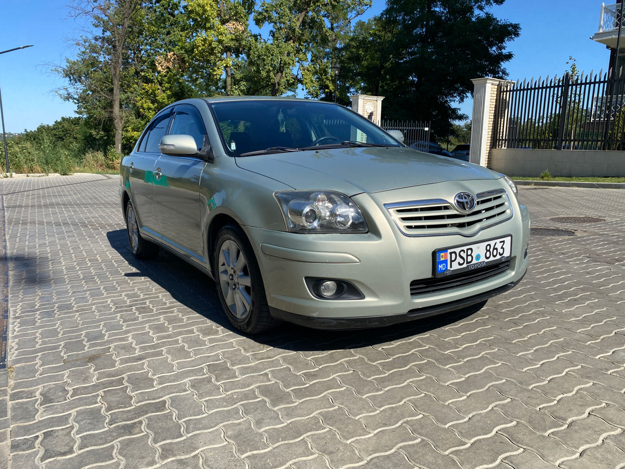 Toyota Avensis foto 2