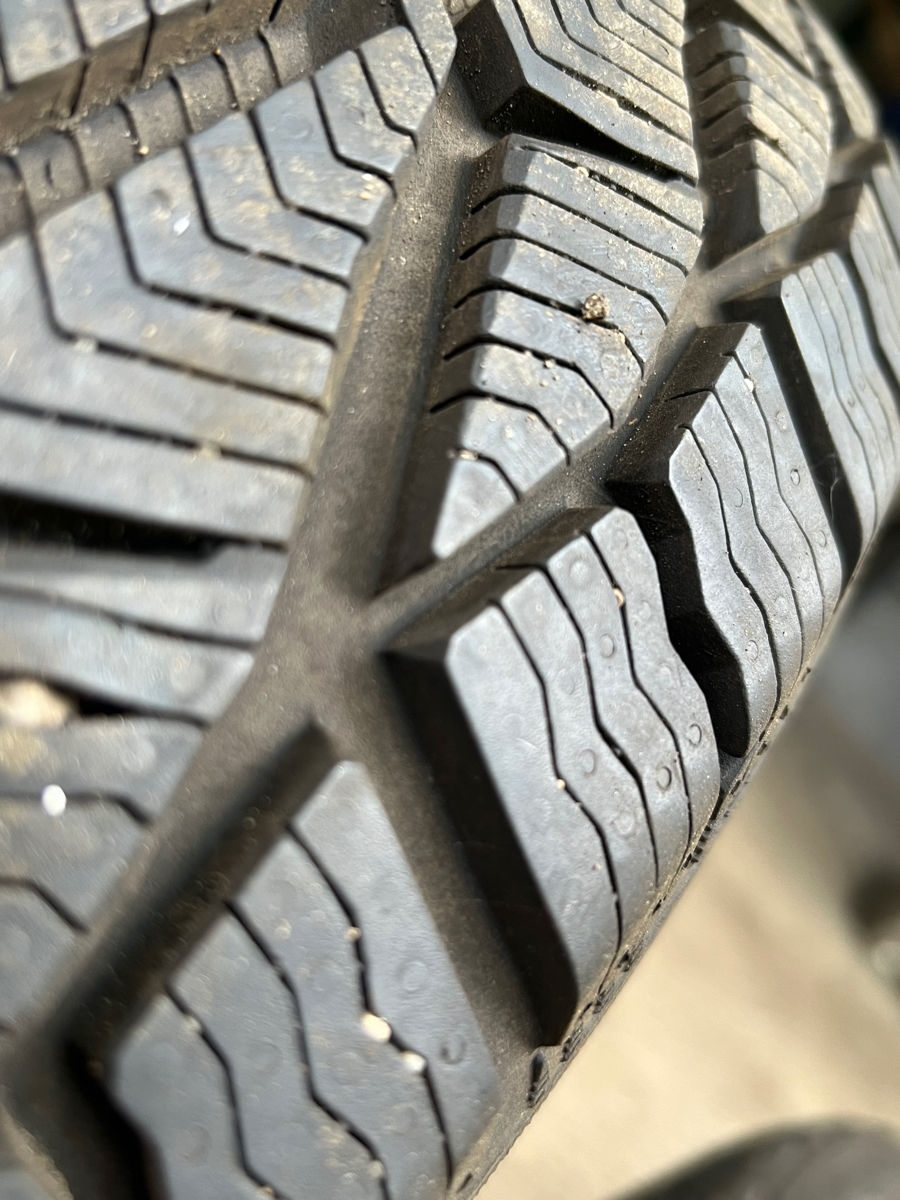 Продам 2 шины 225/55 R17 Riken Snow (Michelin Group) фото 4
