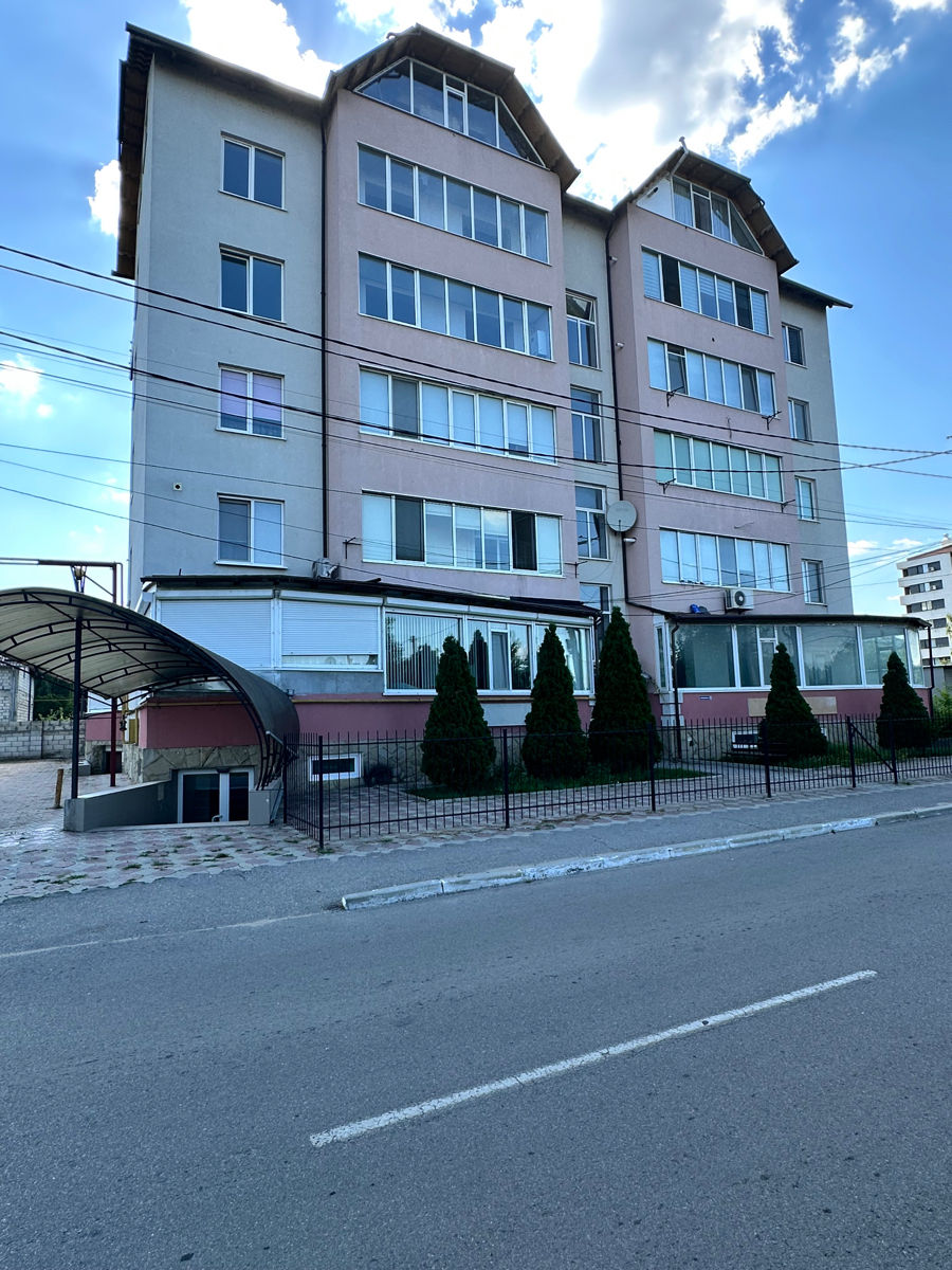 Apartament cu 3 camere,  Centru,  Hîncești,  Hîncești foto 1