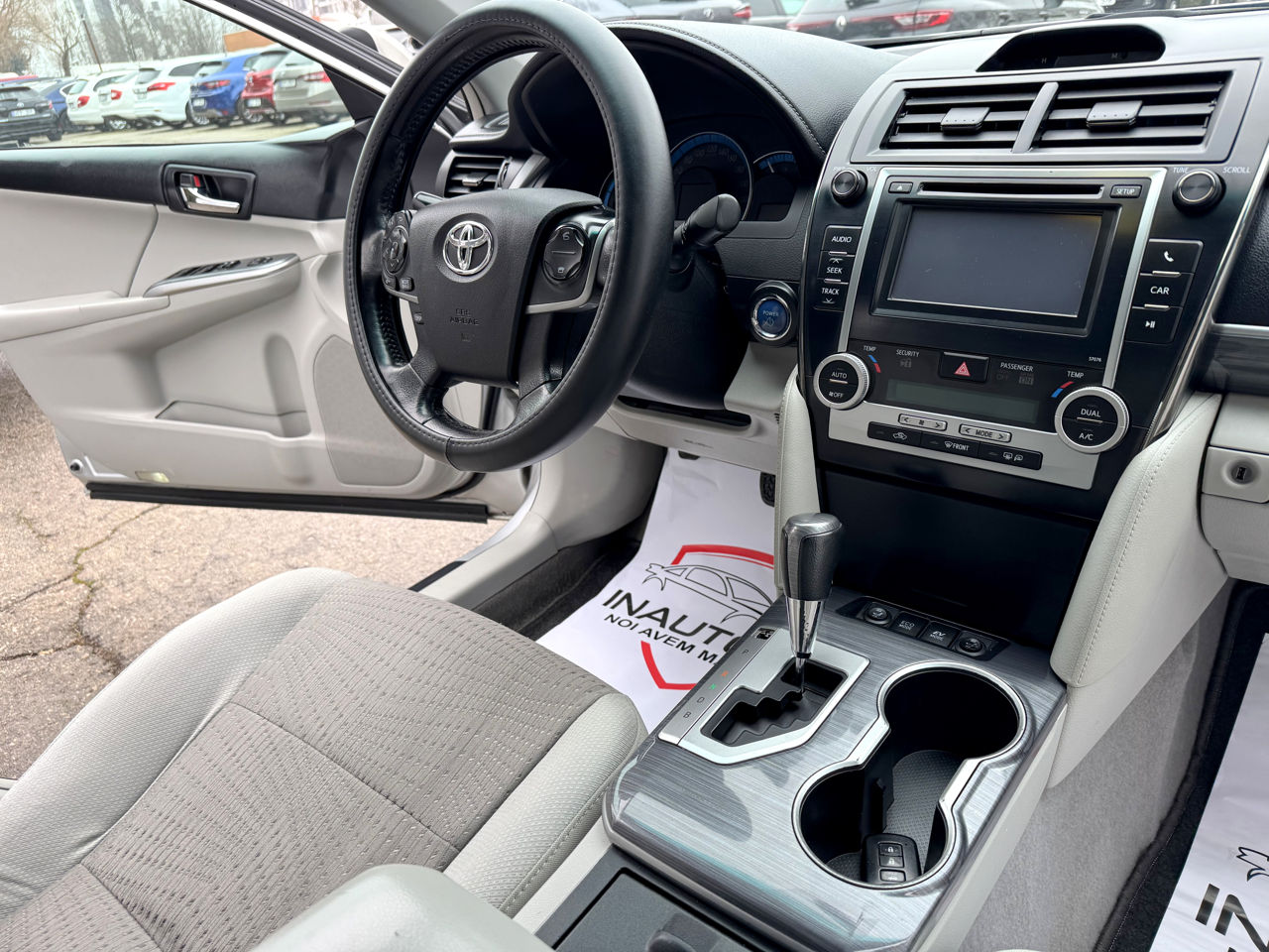 Toyota Camry фото 8