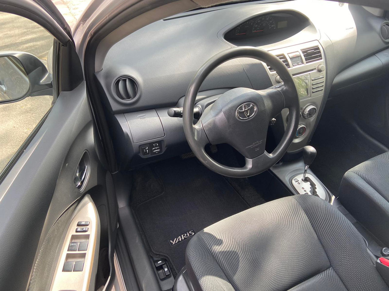 Toyota Yaris foto 2