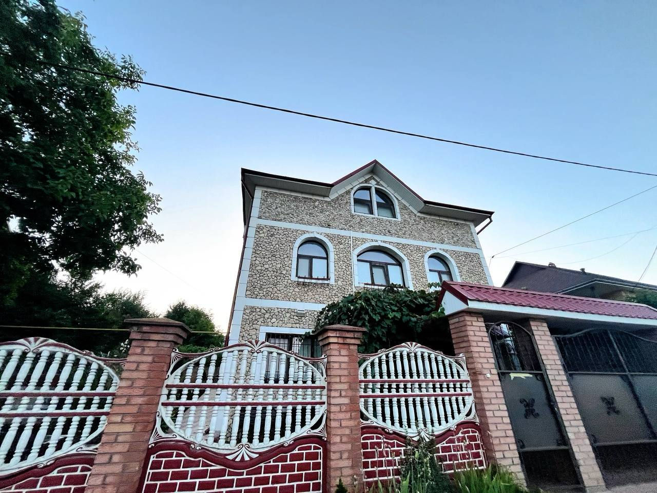 Casă spre vânzare cu 9 camere, 300 m2 în Suburbie, Vadu lui Vodă