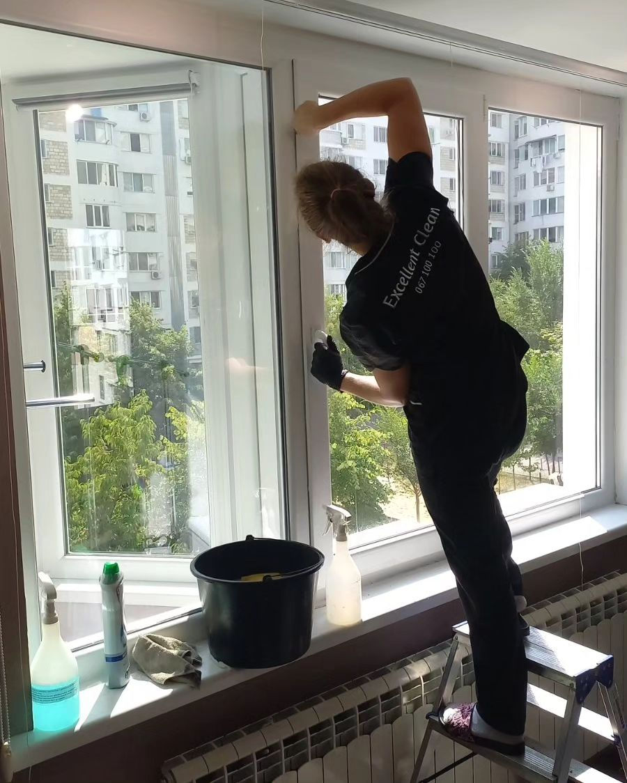 Servicii profesionale de curatenie dupa constructor/reparatie! Avem tehnica si solutii speciale! foto 0