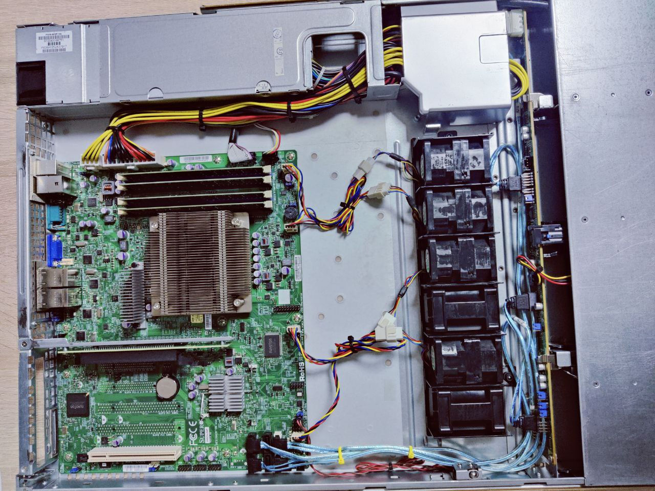 Продам сервер Intel Xeon E3 1280v2 - 32 GB RAM - 4 BAY 3.5 фото 2