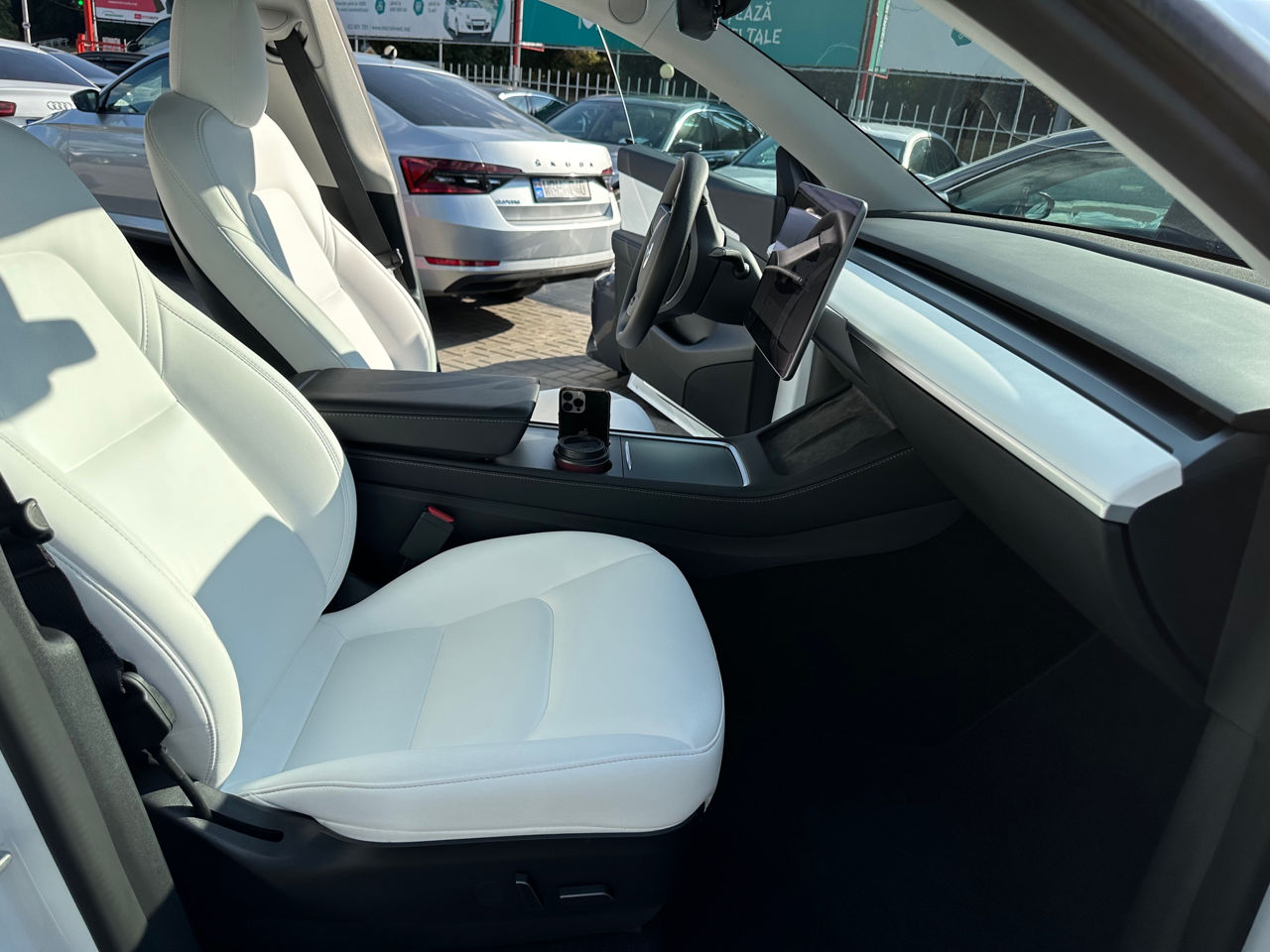 Tesla Model Y foto 10