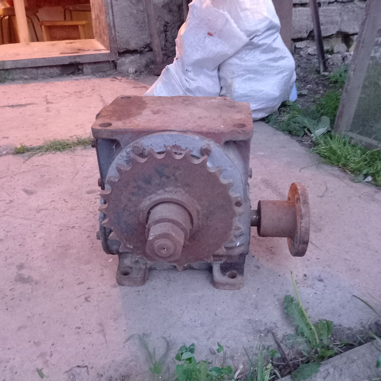 Продам редуктор