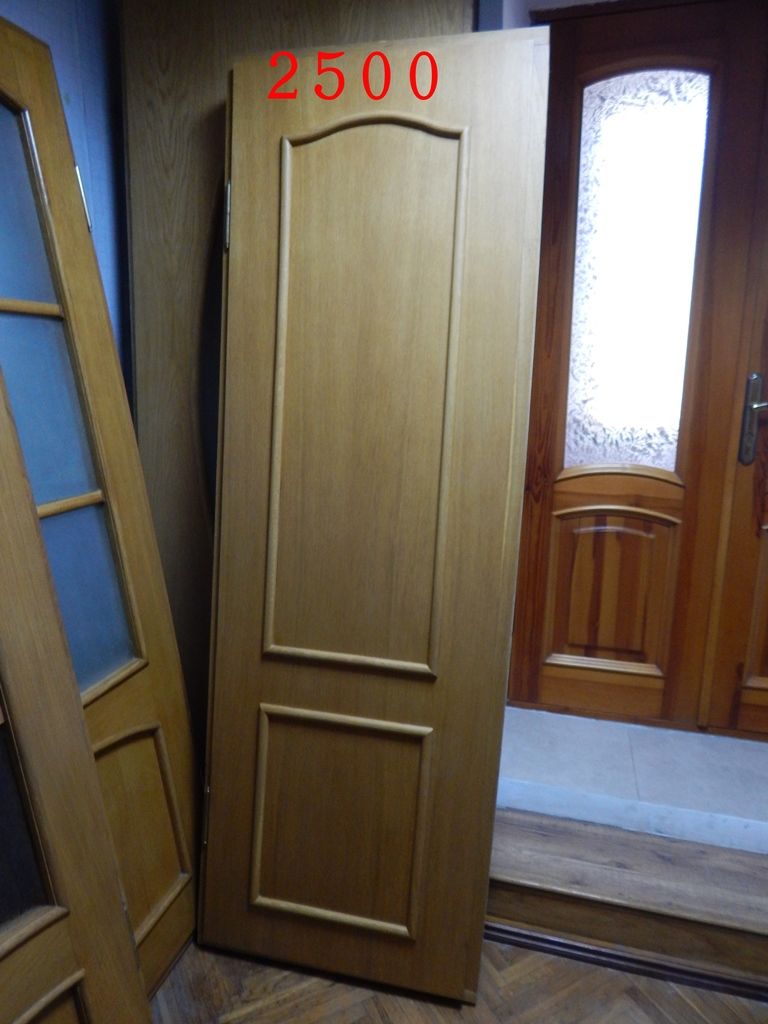 Распродажа деревянных дверей