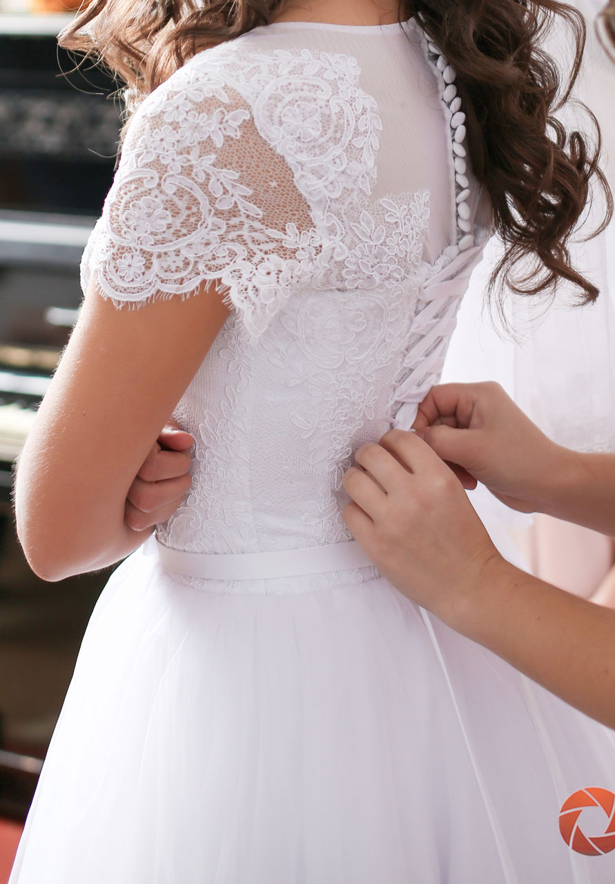 Rochie de mireasa + voal si crinolina foto 1