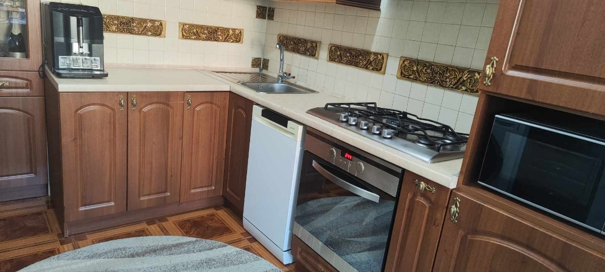 Vînd bucătărie la mîna a doua bine păstrată. Mobilierul tot cu tehnică (hotă,aragaz și cuptor). foto 7