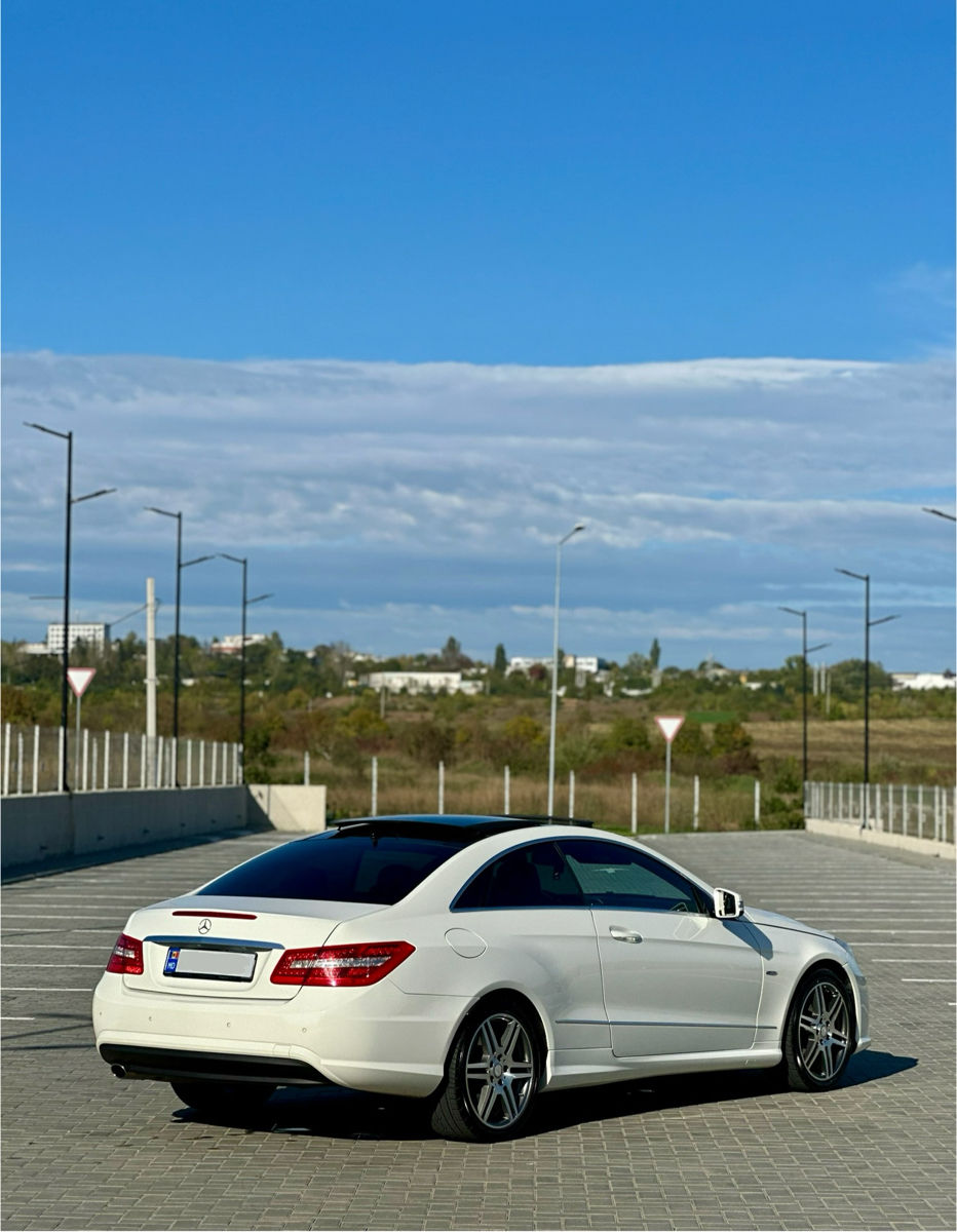 Mercedes E-Class Coupe foto 2