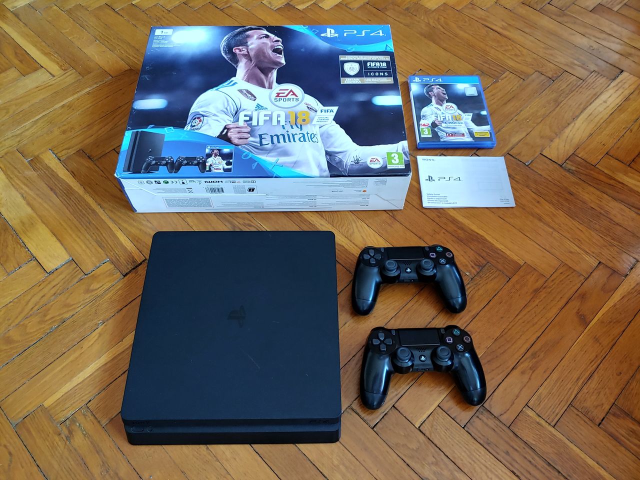 PS4 slim-1000 Гб+игры+ джостики