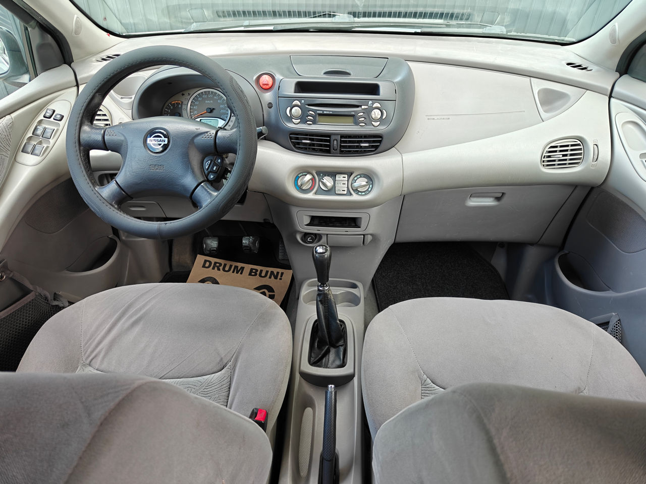 Nissan Almera Tino foto 8