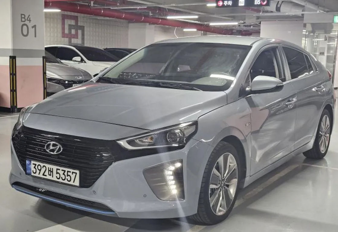 Hyundai IONIQ foto 0