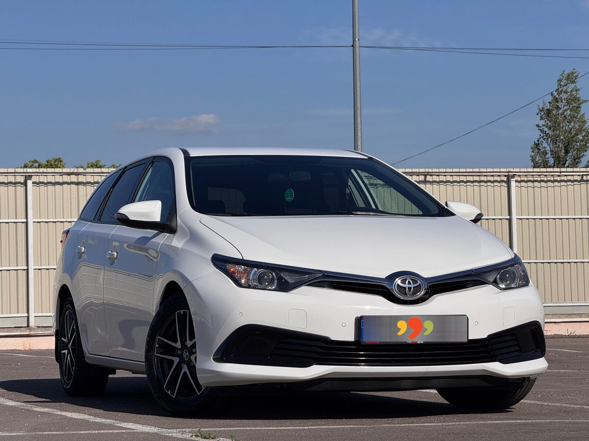 Toyota Auris 2018 г. с пробегом 175000 км, Дизель, 10400