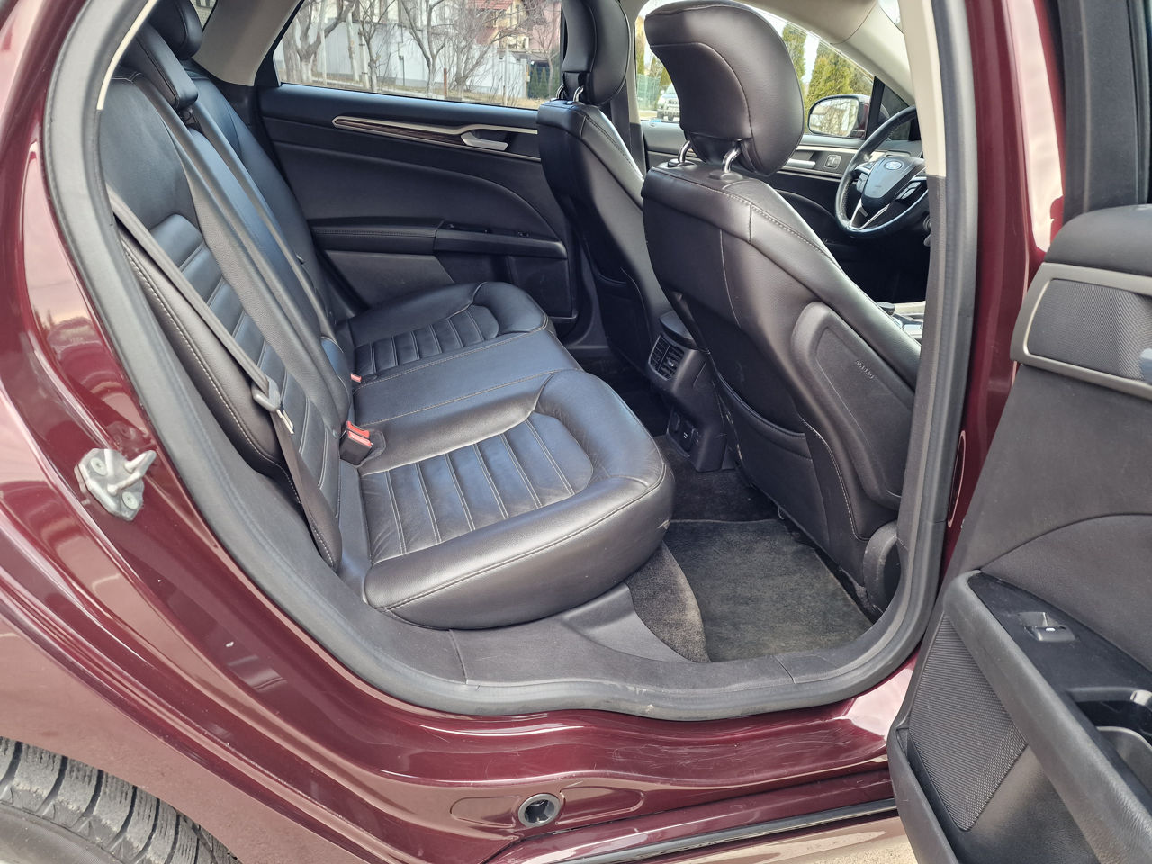 Ford Fusion фото 10