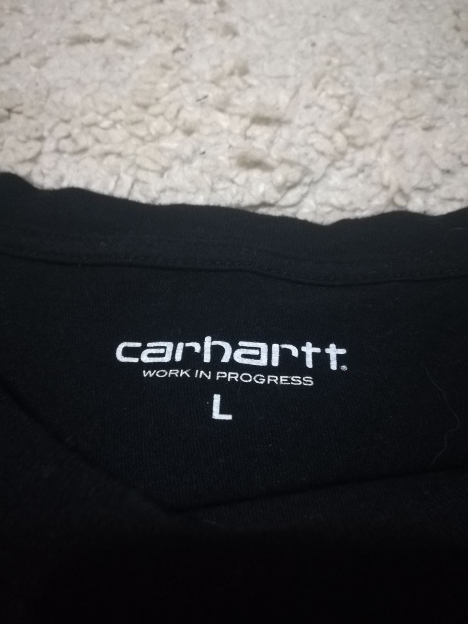 Футболка Carhartt.