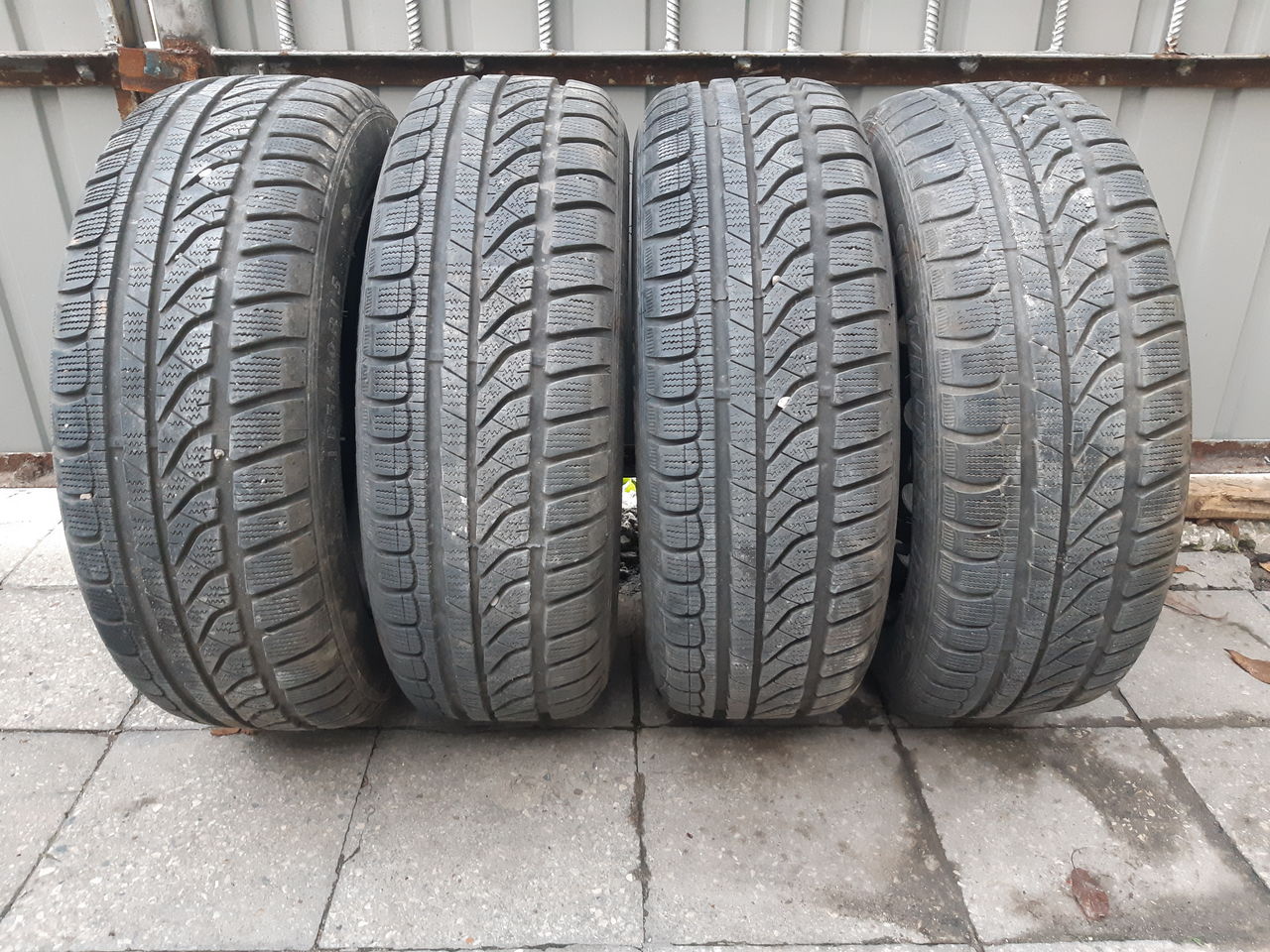 Всесезонные шины DUNLOP 185/60/R15 на дисках Skoda R15, 5/100