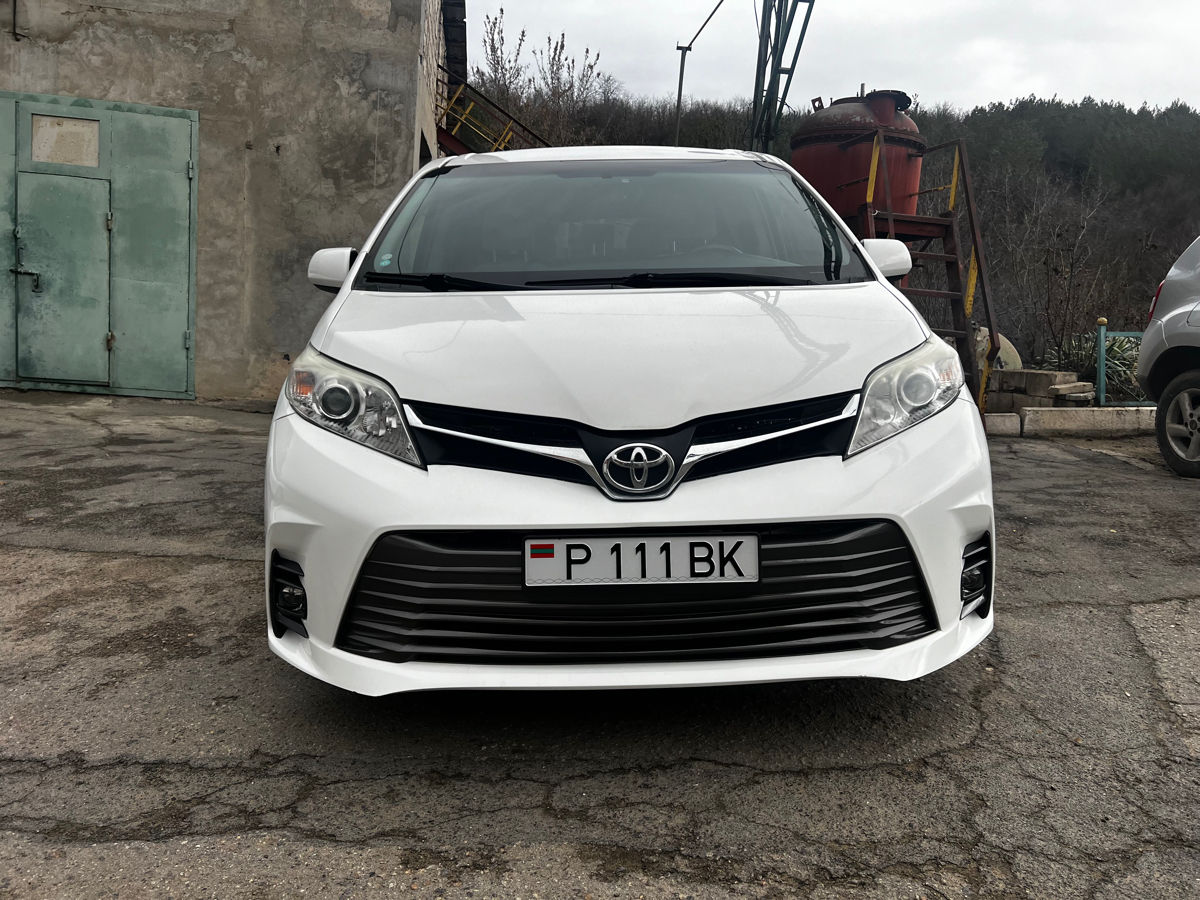 Toyota Sienna фото 2