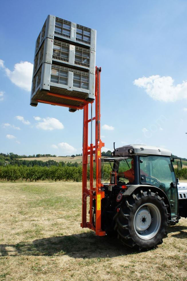 Stivuitor atasat la tractor. Погрузчик к трактору foto 1